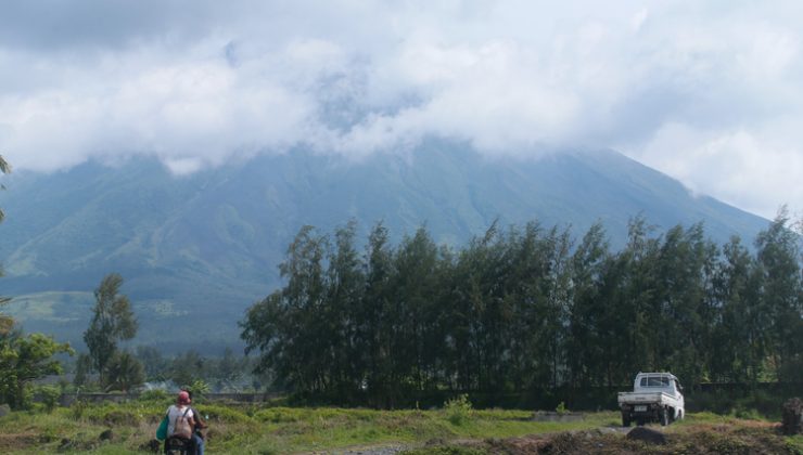 Filipinler’de Mayon Yanardağı’nın çevresinde tahliyeler sürüyor