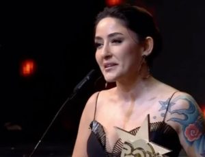 Şarkıcı Melek Mosso’nun ödül konuşmasına tepki