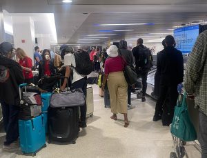 Newark Liberty Havalimanı’nda kaos, binlerce uçuş iptal oldu