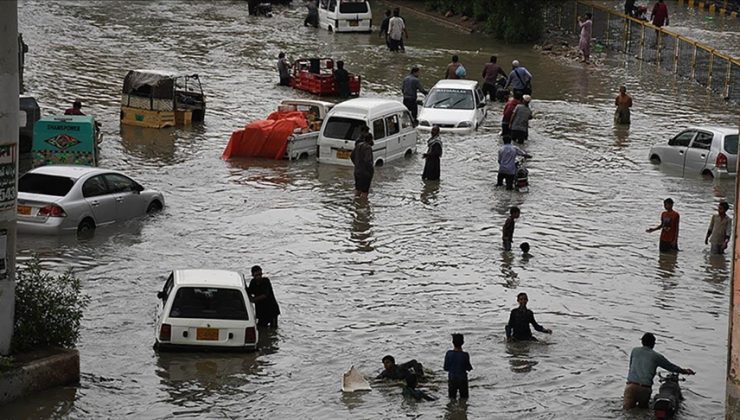 Pakistan’da yaklaşan Biparjoy siklon fırtınası sebebiyle tahliye işlemi başladı