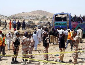 Pakistan’daki otobüs kazasında 12 kişi öldü