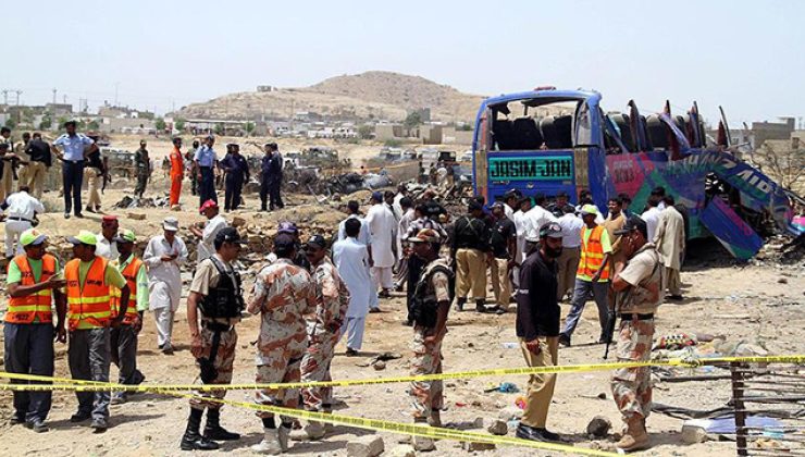 Pakistan’daki otobüs kazasında 12 kişi öldü