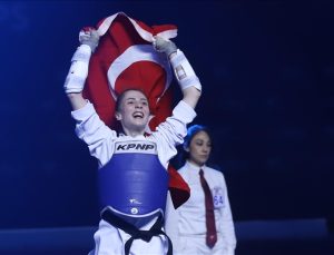 Merve Dinçel Dünya Tekvando Şampiyonası’nda altın madalya kazandı