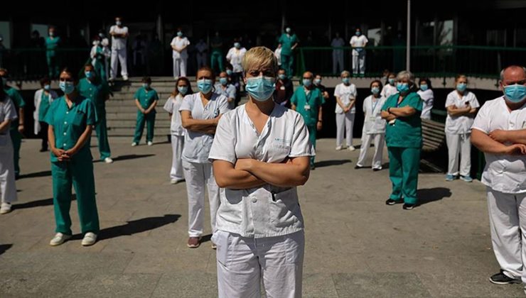 Endonezya’da doktor ve hemşireler, sağlık alanındaki kanun teklifini protesto etti