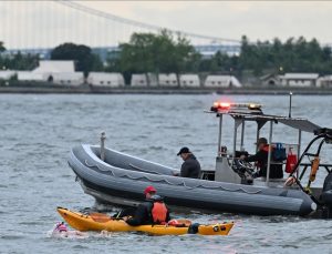Bengisu Avcı Manhattan Adası çevresinde 9 saat yüzdü