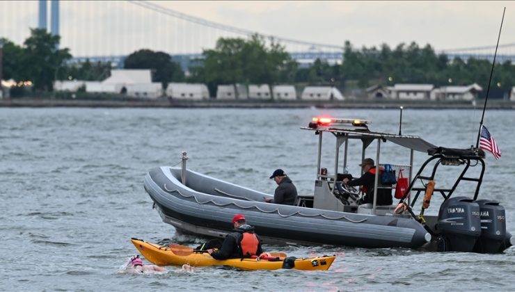 Bengisu Avcı Manhattan Adası çevresinde 9 saat yüzdü