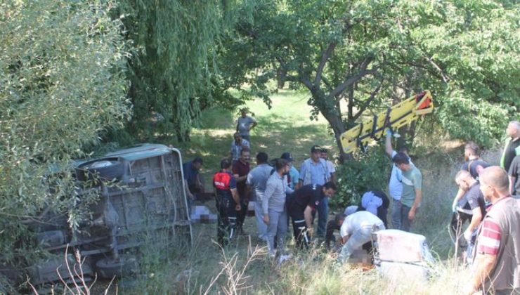 Tarım işçilerini taşıyan minibüs devrildi: 7 ölü, 14 yaralı