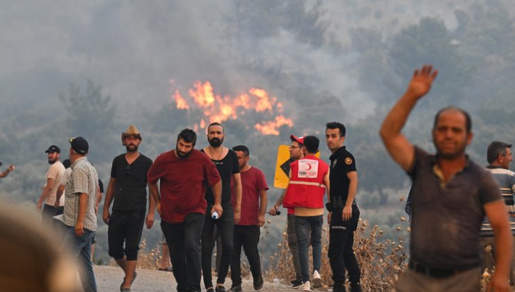 İzmir Kınık’ta orman yangını: 3 mahalle tedbir amaçlı boşaltıldı