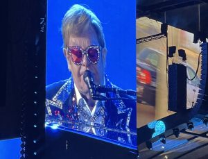 Elton John, veda turnesinde tarihe geçti