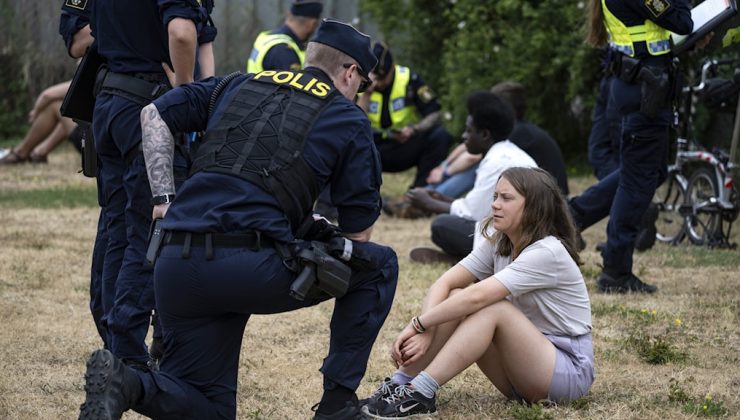 Aktivist Greta Thunberg, İsveç’te “polise itaatsizlik”ten hakim karşısına çıkacak