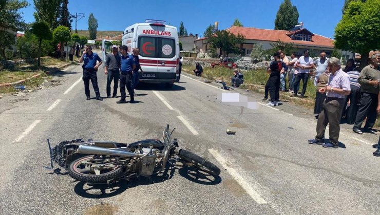 Sivas’ta motosiklet kazası 2 genç öldü
