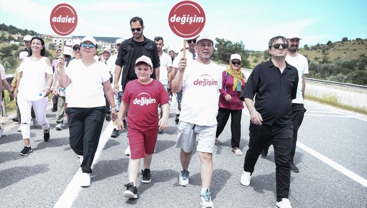 Özcan, 5. günde  “Ankara İl Sınırı” tabelası önünde