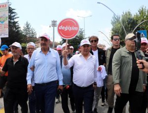 Ankara yürüyüşüne devam eden Özcan: Gönlümden geçen genel başkan İmamoğlu
