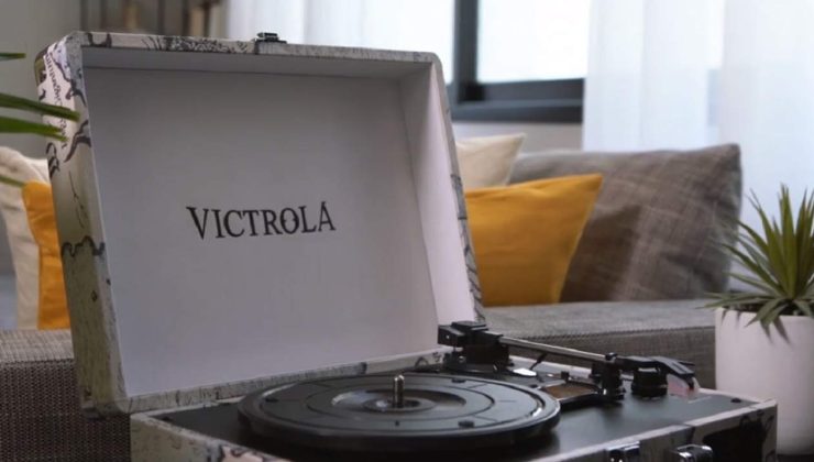 Victrola, pikaplarını geriye çağırdı