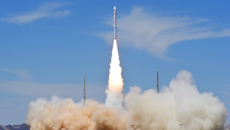 Çin iki uydu taşıyan Ceres-1 füzesini uzaya gönderdi