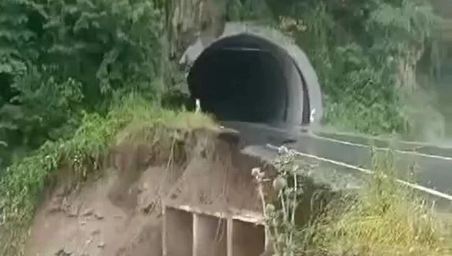 Ordu’da heyelan! Tünel girişinde yol çöktü