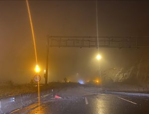 TEM Otoyolu’nda meydana gelen heyelan nedeniyle Ankara-İstanbul yönü trafiğe kapatıldı