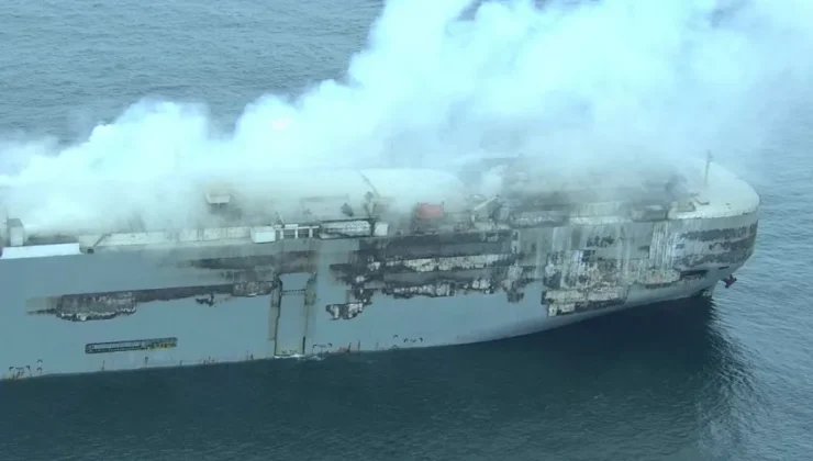 10 gündür yanıyordu: 3 bin otomobil taşıyan gemideki yangın söndürüldü
