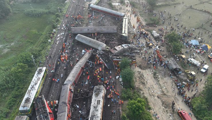 Hindistan’daki tren kazasında ölen 52 kişinin kimliği hala tespit edilemedi