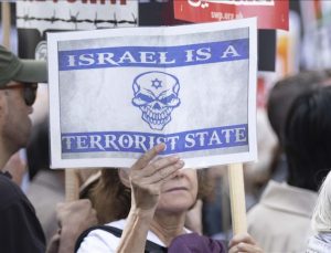 İngiltere’de İsrail’in Cenin saldırısı protesto edildi