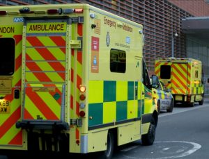 Londra’da bir araç ilkokul binasına daldı: 1 ölü, 26 yaralı