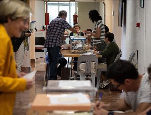 İspanya’da anket sonuçlarına göre Halk Partisi seçimleri kazandı