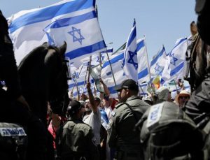 İsrailli göstericiler, erken seçim talebiyle Kudüs’ün girişini trafiğe kapattı