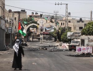 İsrail ordusu kuşatma altında tuttuğu Cenin Mülteci Kampı’ndan çekilmeye başladı