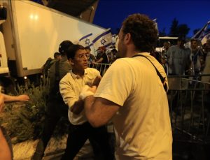 İsrail’in güneyinde yargı düzenlemesi karşıtı ve destekçisi gruplar karşılaşınca havaya ateş açıldı