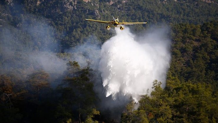 Antalya’nın Kemer ilçesindeki orman yangınına havadan ve karadan müdahale ediliyor