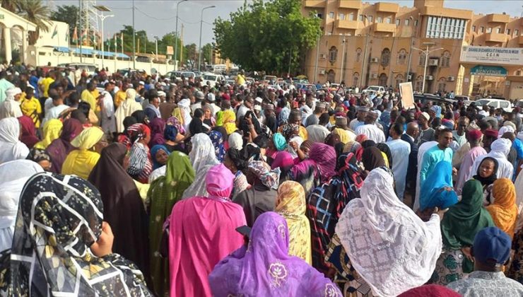 Nijer’de askeri yönetim destekçileri meydanlara çıktı