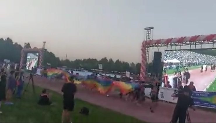 ODTÜ mezuniyetinde LGBT+İ bayrağı açıldı