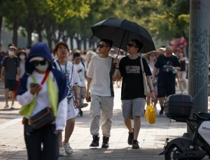 Pekin’de aşırı sıcak: Açık havadaki işler durduruldu