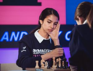 İspanya, türban takmayı reddeden İranlı satranç oyuncusuna vatandaşlık verdi