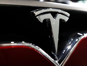 Tesla, ABD’de araçlarının daha kısa menzilli ve ucuz versiyonlarını piyasaya sürdü