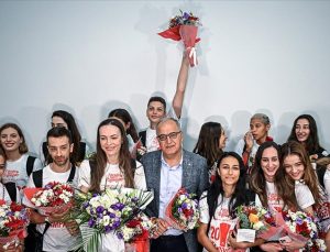 Dünya şampiyonu Filenin Sultanları İstanbul’a döndü