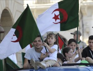 Cezayir’de bağımsızlığın 61. yıl dönümü çeşitli etkinliklerle kutlandı