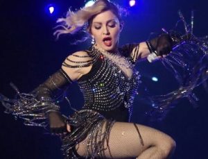 Madonna paraya para demiyor