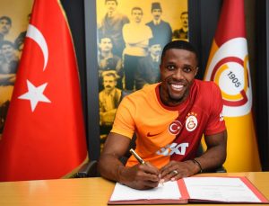 Galatasaray, Wilfried Zaha ile 3 yıllık sözleşme imzaladı