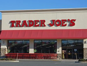 Trader Joe’s olası metal kontaminasyonu nedeniyle çok tahıllı krakerleri geri çağırıyor