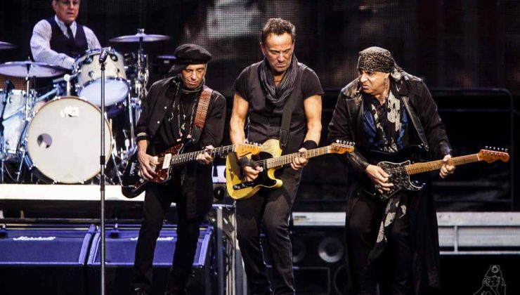 Hastalanan Bruce Springsteen iki konserini iptal etti