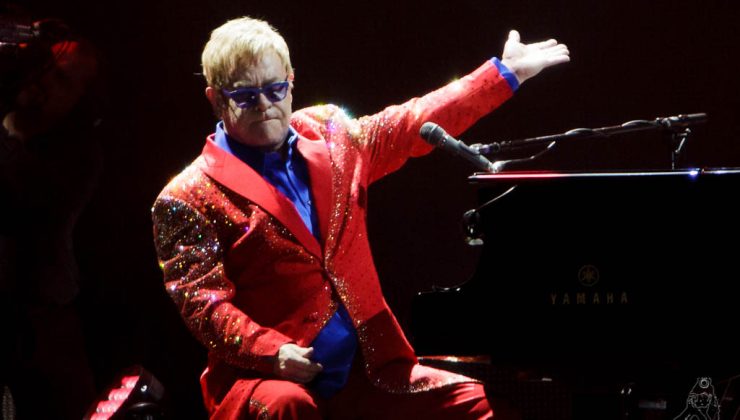 Elton John hayır kurumlarına günde 3 milyon lira bağışlıyor