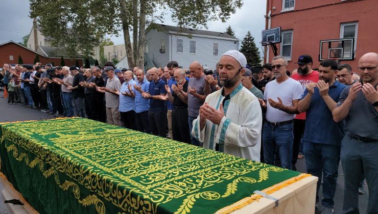 Hamza Bolur’un annesi son yolculuğuna Paterson Ulu Cami’nden uğurlandı