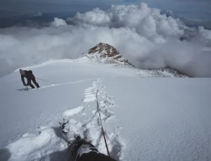 Meksika’nın en yüksek dağına tırmanan 4 dağcı, düşerek öldü