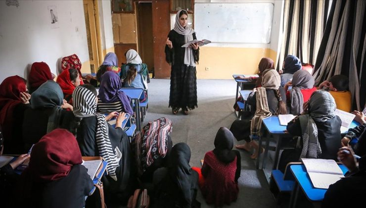 Taliban, 10 yaşından büyük kız çocukların okula gitmesini yasakladı