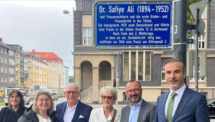 Almanya’da bir sokağa Türkiye’nin ilk kadın doktoru olan Safiye Ali’nin adı verildi