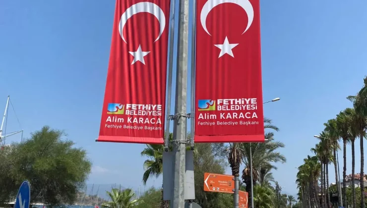 CHP’li belediye başkanına tepki yağıyor: O bayraklar toplatıldı