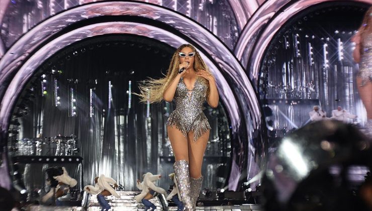 Beyonce konsere iki saat geç çıktı, metro açık kalsın diye 100 bin dolar ödedi