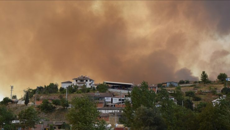 Bilecik’te orman yangını, YHT şantiyesi boşaltıldı