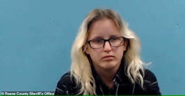 Tennessee’li kadın, 4 yaşındaki çocuğu vurdu,  cinayetle suçlandı